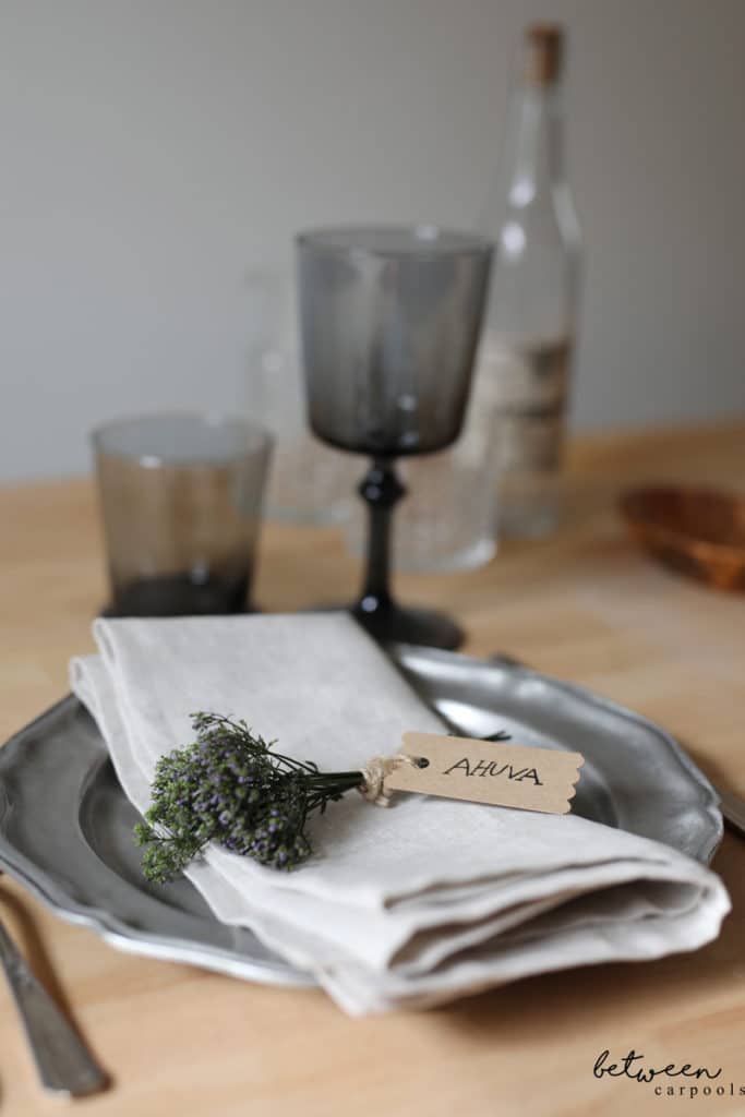 5 Creative & Easy Place Card Ideas Between Carpools