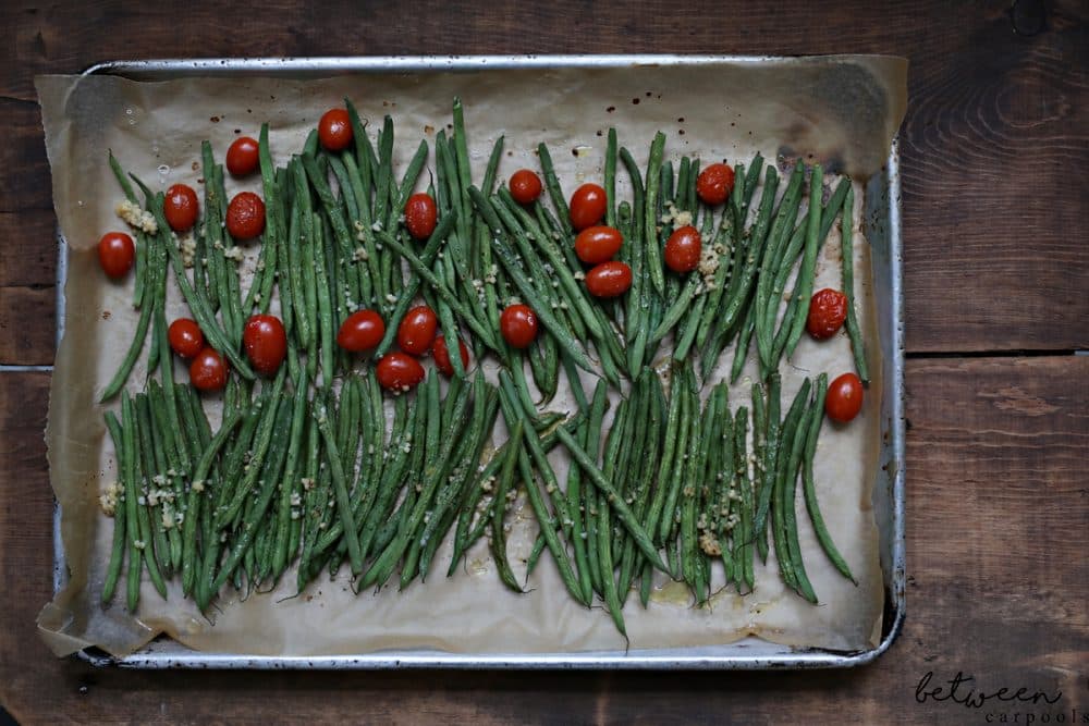 Preheat oven to 350ºF. Wash and trim <a style=