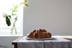 Yep. If you’re making challah, I bet you’re going to make this garlic challah recipe too. Were we right?