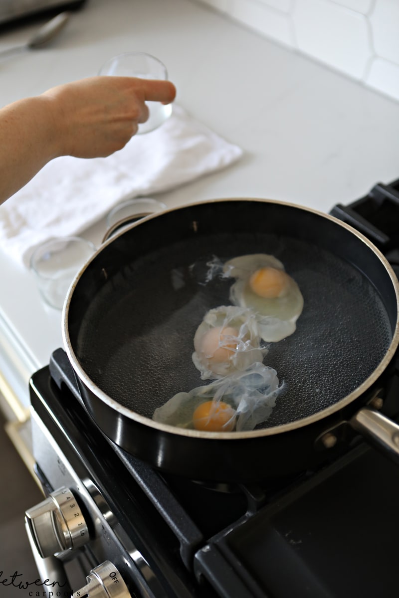 how to poach an egg