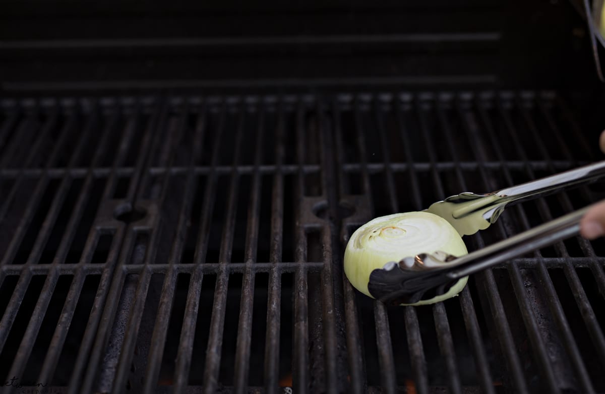 Use onion clearance to clean grill