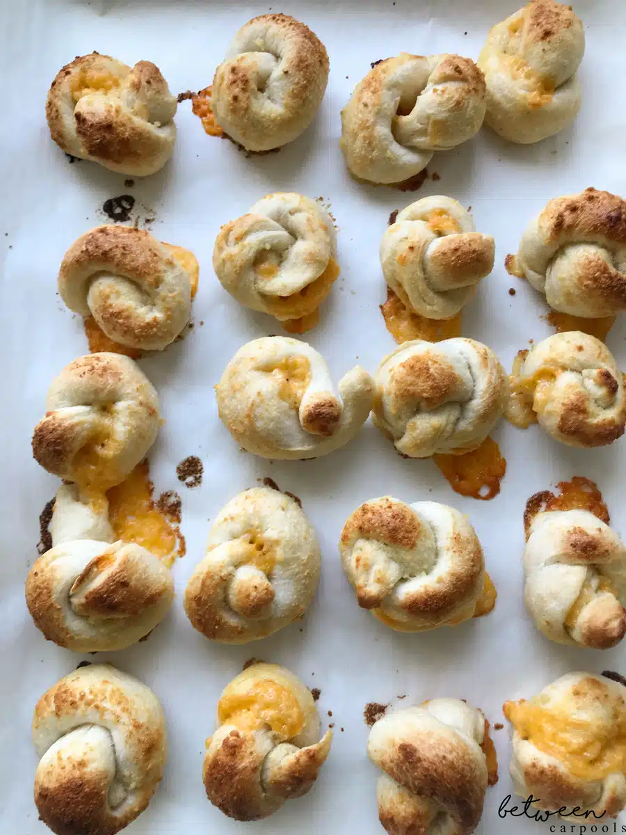 cheesy garlic knots