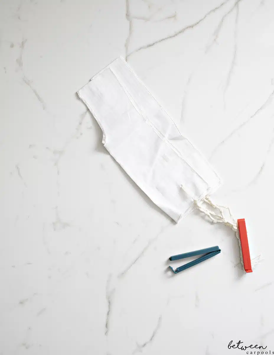 How to wash tzitzis