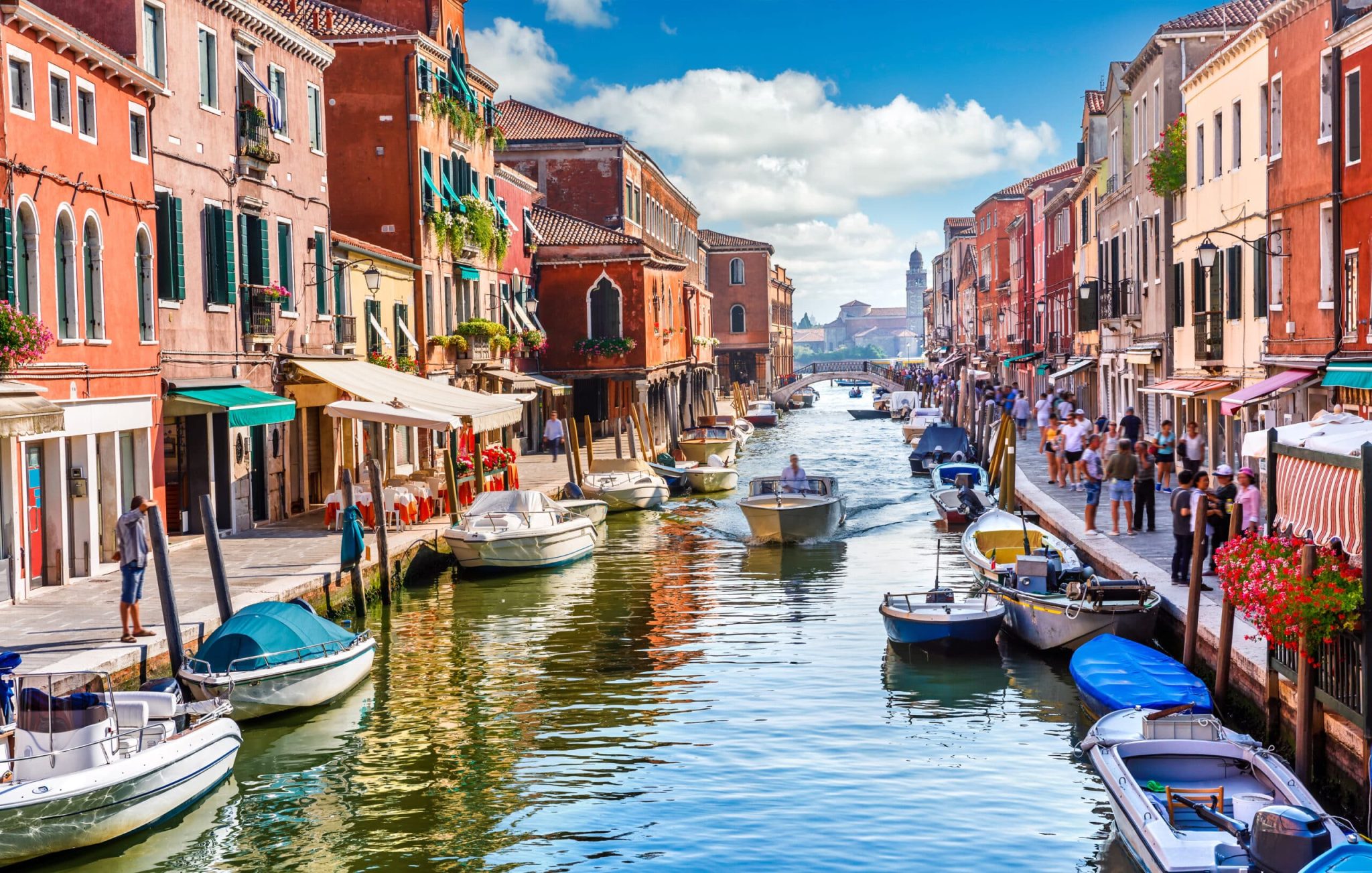 What to See and Do in Venice, Italy. Planning a spring trip to Europe? Your European experience isn’t complete without getting lost in Venice, Italy.