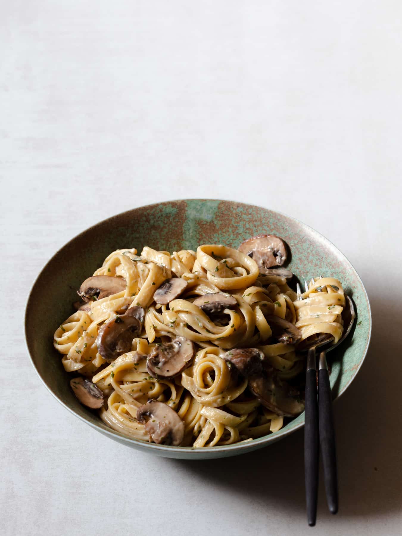 https://betweencarpools.com/wp-content/uploads/2019/07/Creamy-Mushroom-Pasta.jpg