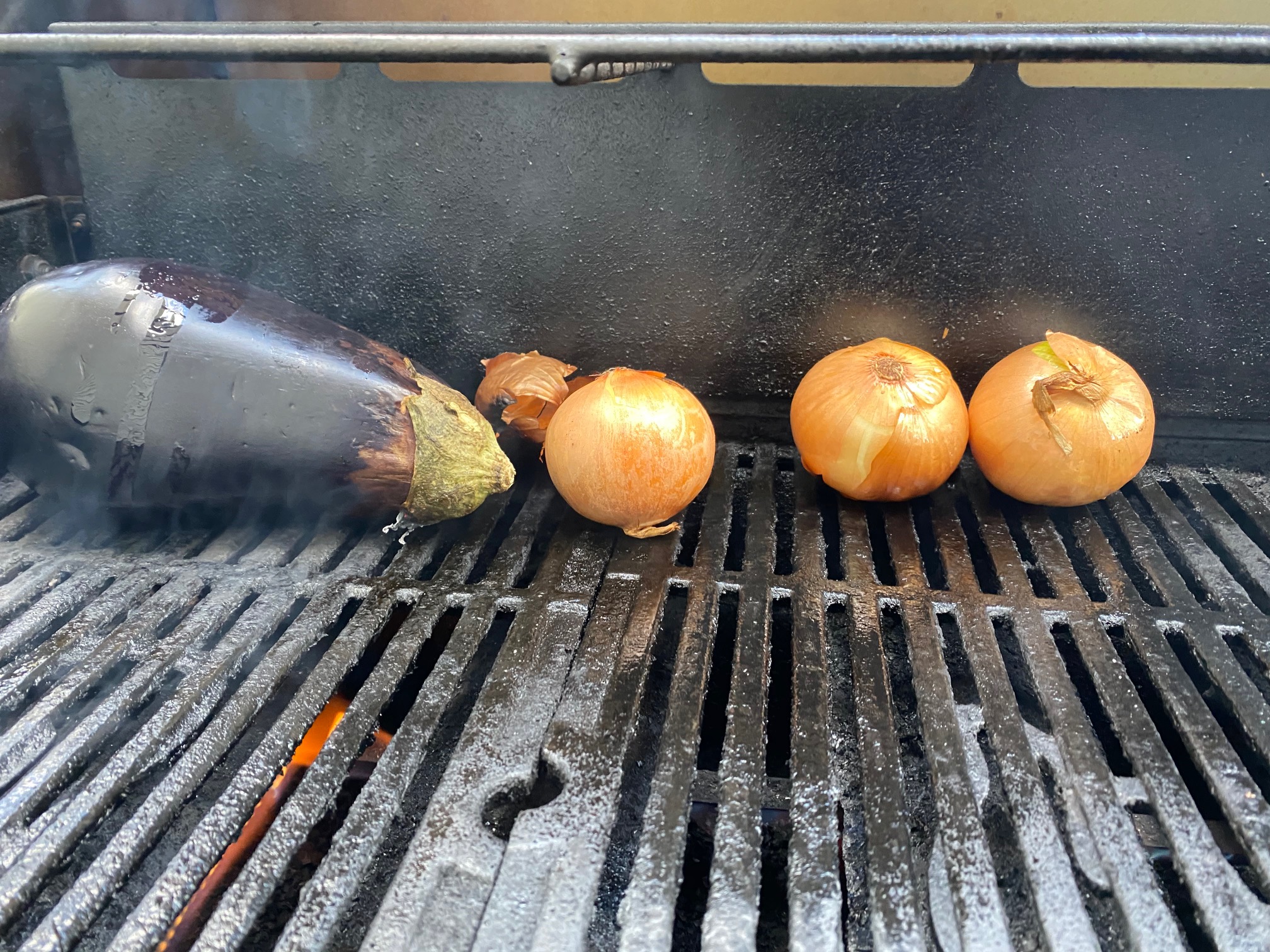 Cleaning a grill 2024 with an onion