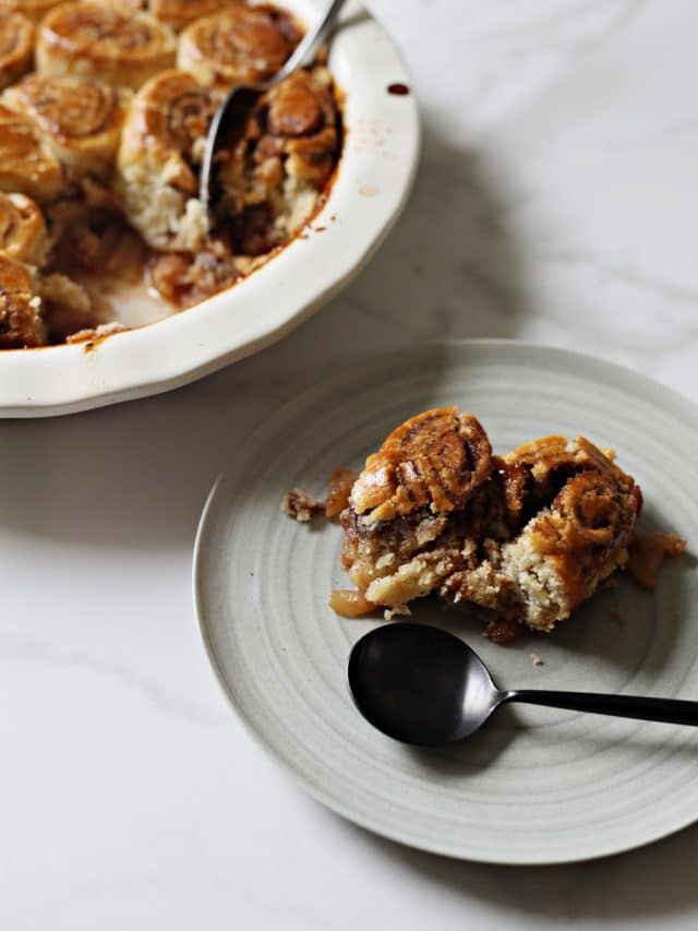 APPLE COBBLER CINNAMON BUN PIE