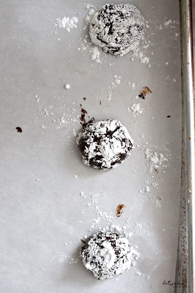 Make Amazing Crinkle Cookies for Pesach (No Nuts!) Between Carpools