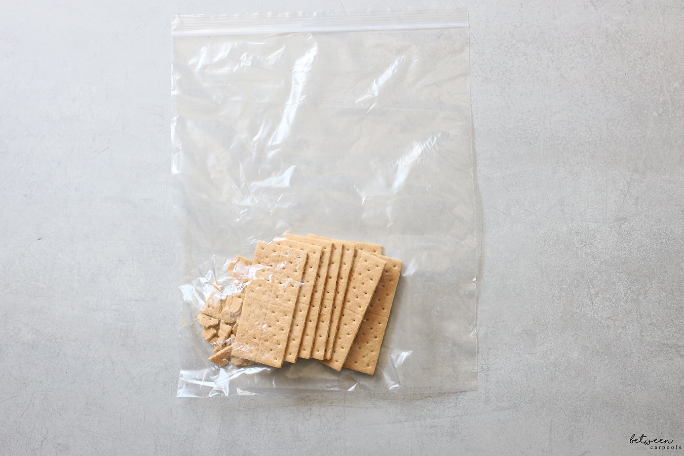 Graham crackers in a Ziploc bag