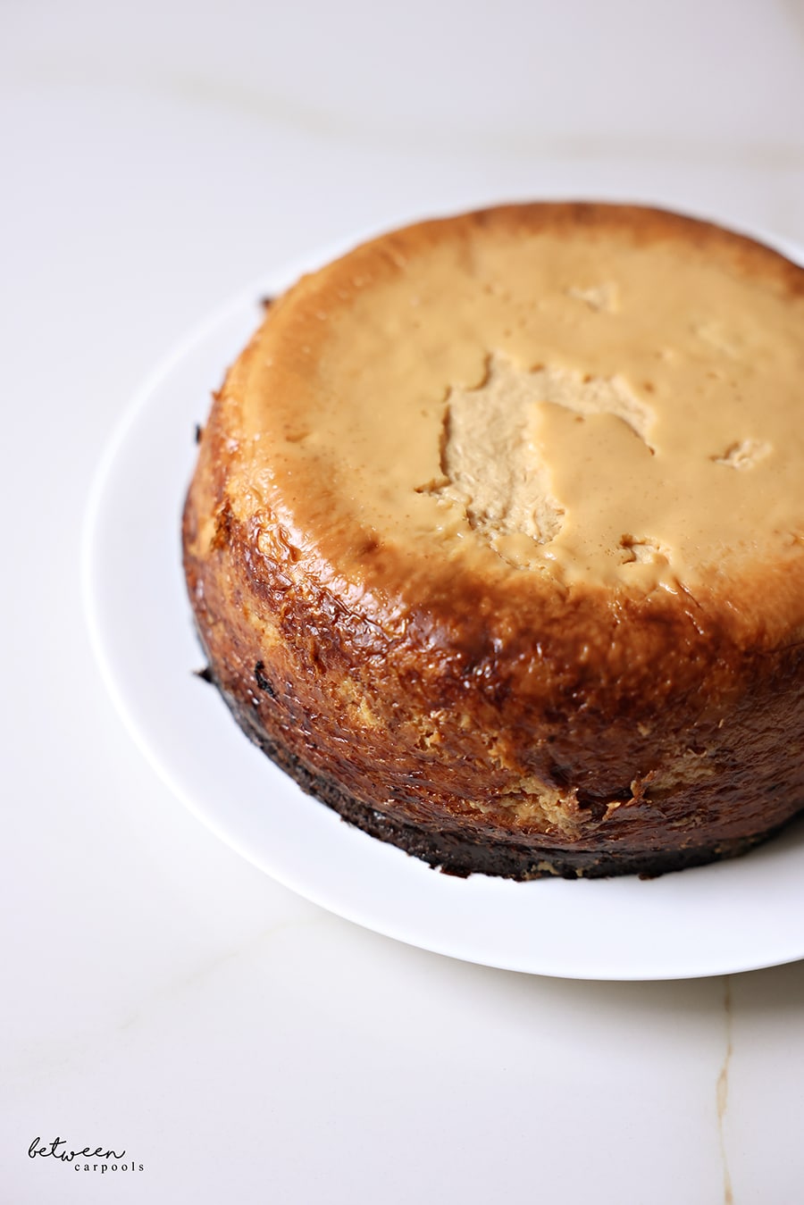 flipped potato kugel without pyrex on a white dinner plate