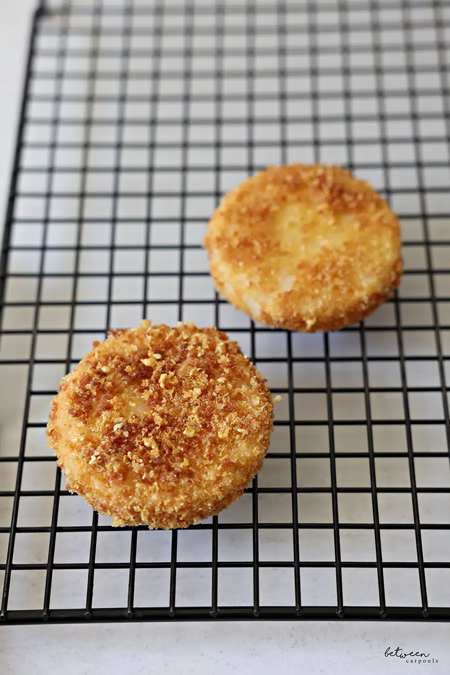 Fried rice cakes on a cooling rack.