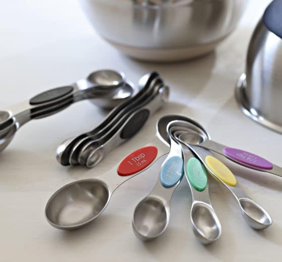 Spring Chef Stainless Steel Magnetic Measuring Spoons Sets in Black and Multicolor