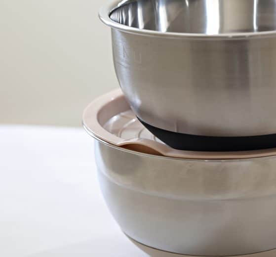 Umite Chef Mixing Bowls in Khaki and Black