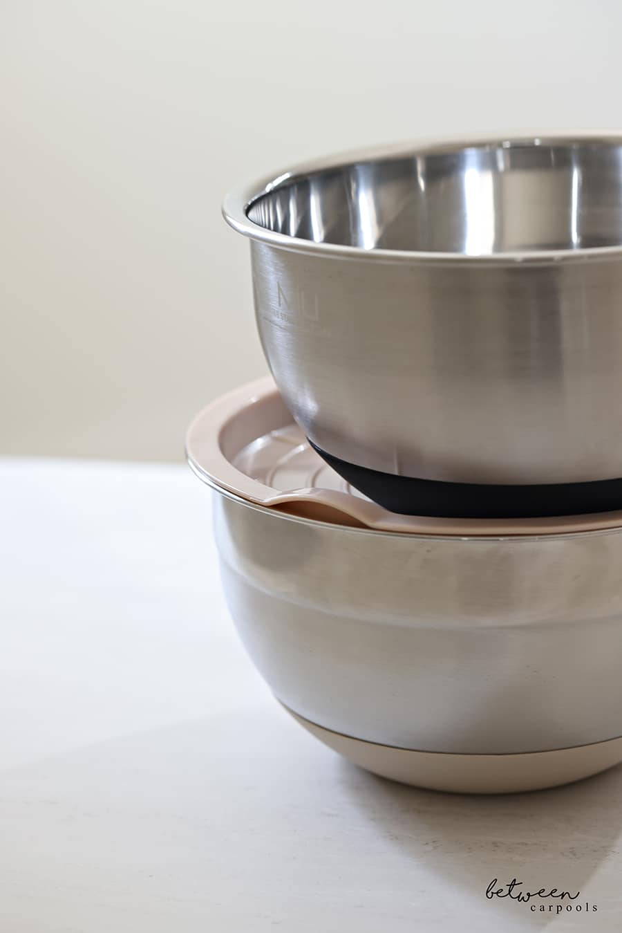 Umite Chef Mixing Bowls in Khaki and Black